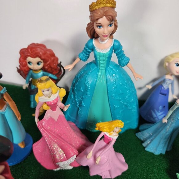 Disney Action Figures Lot 35 Princesses Frozen Cinderella Variety Cake Toppers - Picture 2 of 16